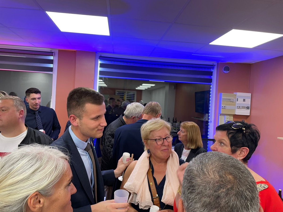 pierrickbrtlo's tweet photo. 📍Ce jeudi, j’ai eu l’honneur d’inaugurer ma permanence à Hazebrouck, en présence de mes collaborateurs. 
Je remercie tous les participants pour avoir été des nôtres lors de cette réception.

#pierrickberteloot
#flandre
#hazebrouck
#inauguration https://t.co/712LsFg75Q