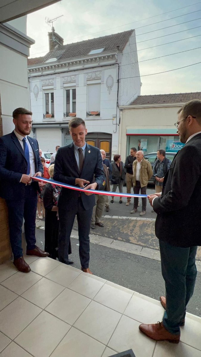 pierrickbrtlo's tweet photo. 📍Ce jeudi, j’ai eu l’honneur d’inaugurer ma permanence à Hazebrouck, en présence de mes collaborateurs. 
Je remercie tous les participants pour avoir été des nôtres lors de cette réception.

#pierrickberteloot
#flandre
#hazebrouck
#inauguration https://t.co/712LsFg75Q