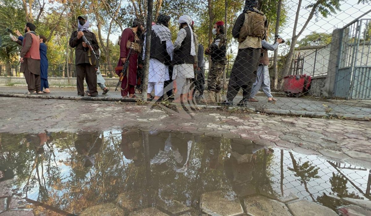 AgencyAfghan's tweet photo. At least seven people were killed after the #blast near Kabul Mosque 
#Afghanistan: Islamic Emirate inspect the scene of a blast hit near a mosque after Friday prayer in #Kabul, Afghanistan, on #September 23, 2022. At least four people were killed and 41 others were wounded. https://t.co/of6QxEXzXw