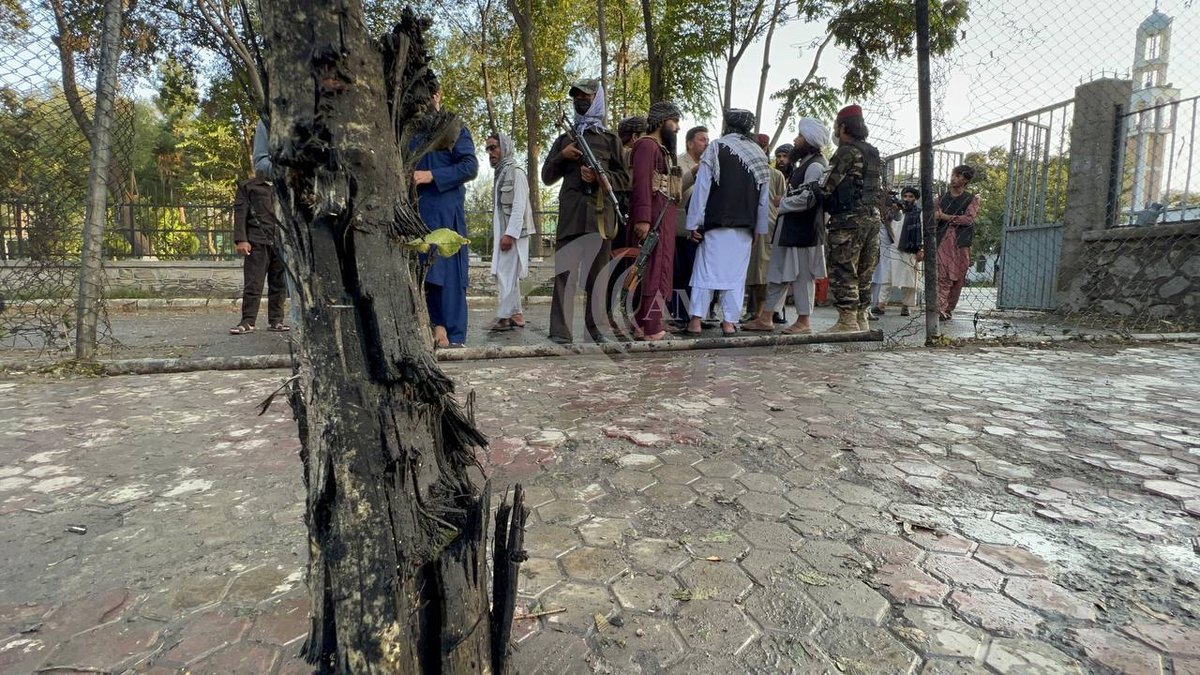 AgencyAfghan's tweet photo. At least seven people were killed after the #blast near Kabul Mosque 
#Afghanistan: Islamic Emirate inspect the scene of a blast hit near a mosque after Friday prayer in #Kabul, Afghanistan, on #September 23, 2022. At least four people were killed and 41 others were wounded. https://t.co/of6QxEXzXw