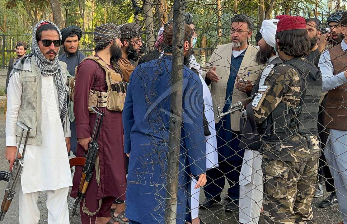 AgencyAfghan's tweet photo. At least seven people were killed after the #blast near Kabul Mosque 
#Afghanistan: Islamic Emirate inspect the scene of a blast hit near a mosque after Friday prayer in #Kabul, Afghanistan, on #September 23, 2022. At least four people were killed and 41 others were wounded. https://t.co/of6QxEXzXw