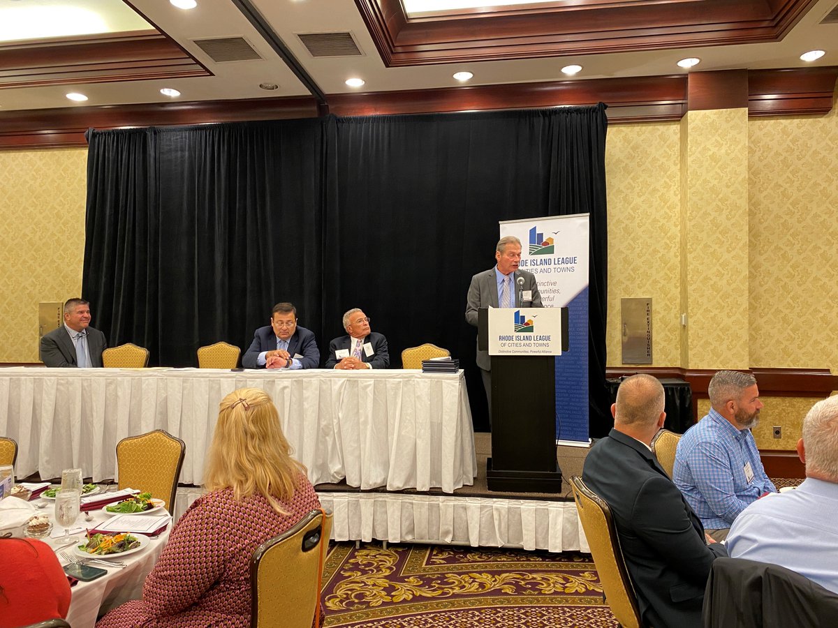RICitiesTowns's tweet photo. Wonderful evening with RI's mayors, town managers and municipal staff at our 54th annual dinner. 

Thank you @GovDanMcKee @RISpeaker @SenatorRuggerio for your support of #cities #towns. https://t.co/emwIpse6bc