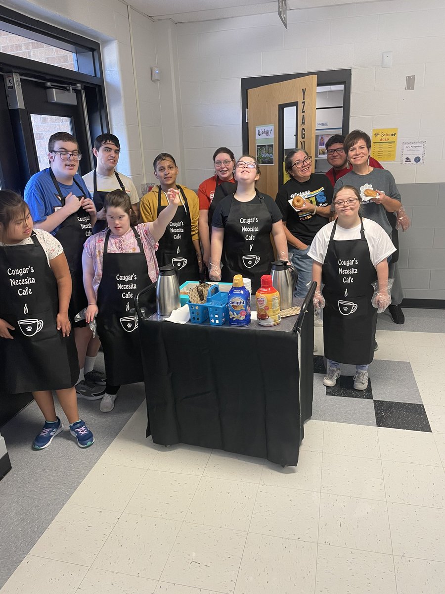 nataliequichoc1's tweet photo. Café and muffins! Thank you @ClarkCulinary for preparing delicious treats! ☕️@NISDClark #ClarkWorkCenter #campusbasedenterprise https://t.co/Sk5zoUtb1R