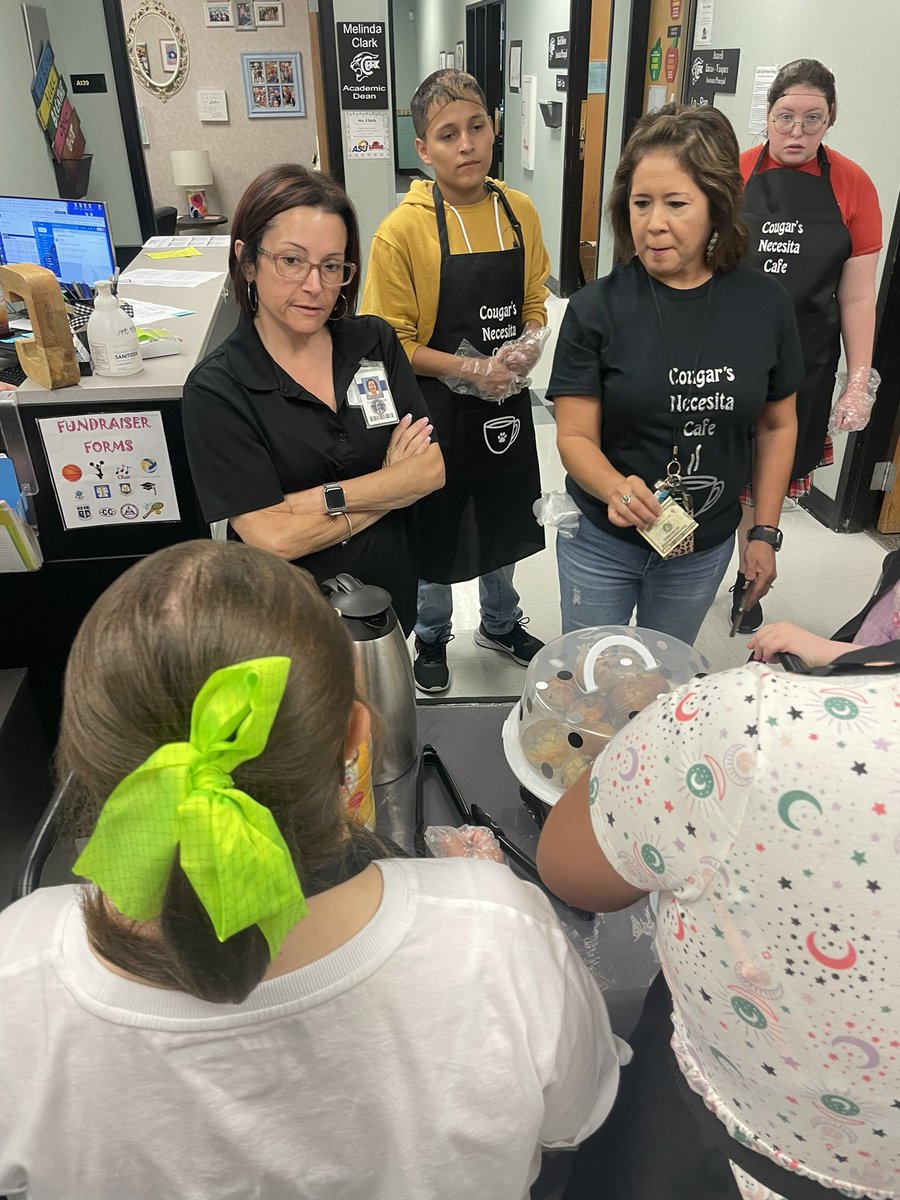 nataliequichoc1's tweet photo. Café and muffins! Thank you @ClarkCulinary for preparing delicious treats! ☕️@NISDClark #ClarkWorkCenter #campusbasedenterprise https://t.co/Sk5zoUtb1R