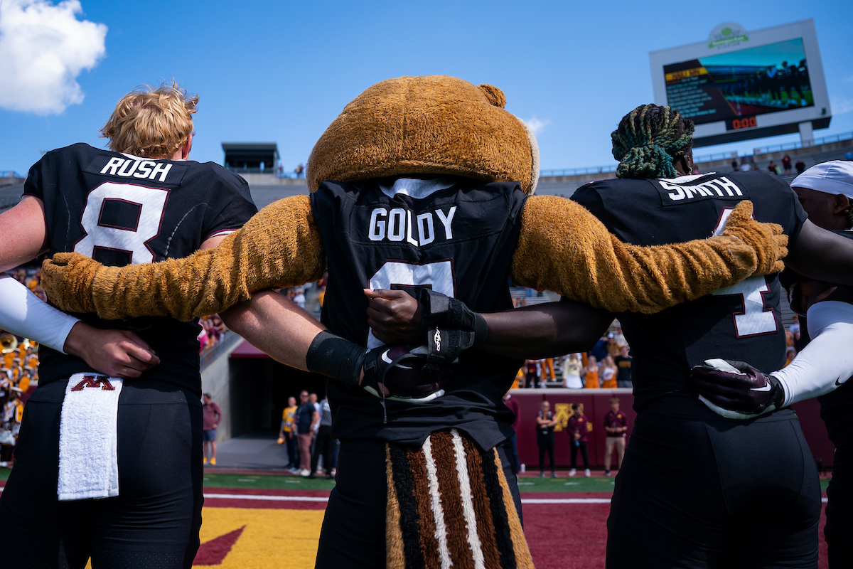 GopherFootball's tweet photo. No one does it better. 

Happy birthday @GoldytheGopher, you're the best in the biz! https://t.co/qZflgZJbLk