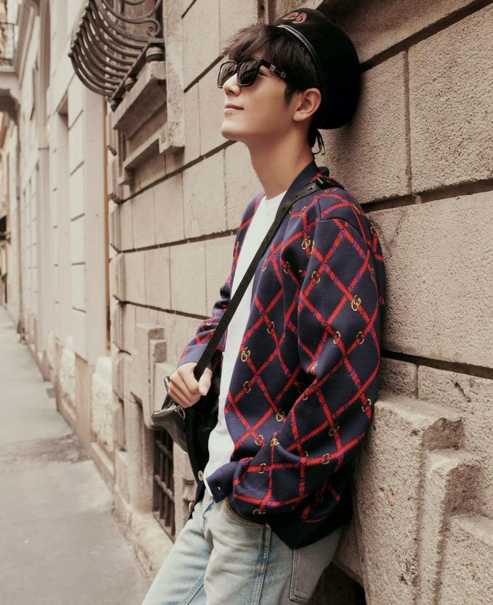 xiaomizhan's tweet photo. Milan fashion week #cats #weiwuxian #theuntamed #xiaofeixia #xiaozhanstudio #doulucontinent #xiaozhanxnars #chinesedrama #weiying #lanwangi #xiaozhanedit #french #shiying #thelongestpromise #american #london #lanzhan #xiaozhan91xnine #lanzhanxian #cdrama https://t.co/yhY8lMgPGT