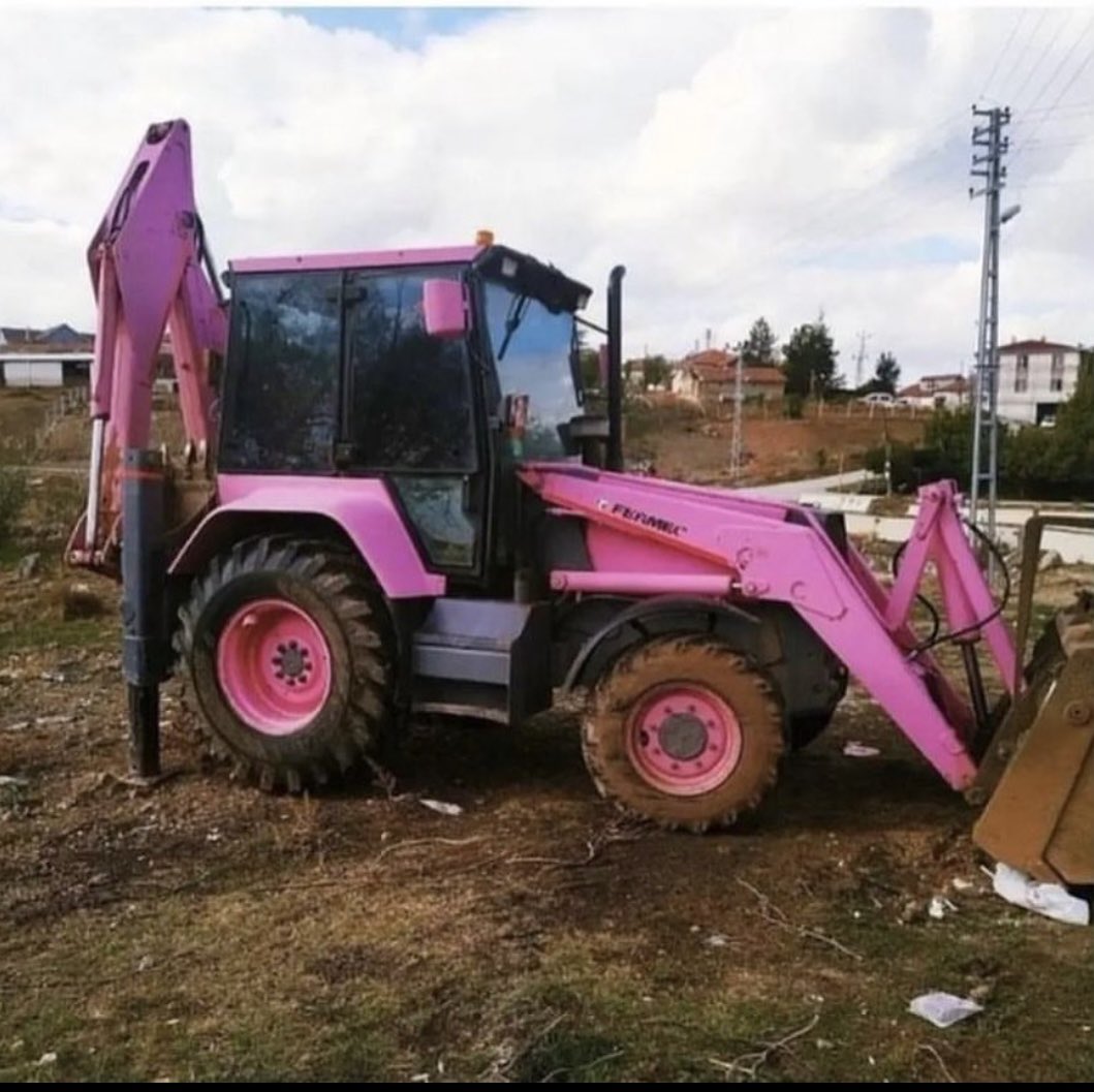 meybiderler's tweet photo. Aşko kuşko kızlar  İnşaat mühendisi olmuştur. O sırada tüm şantiye; https://t.co/6mgORtHiXY