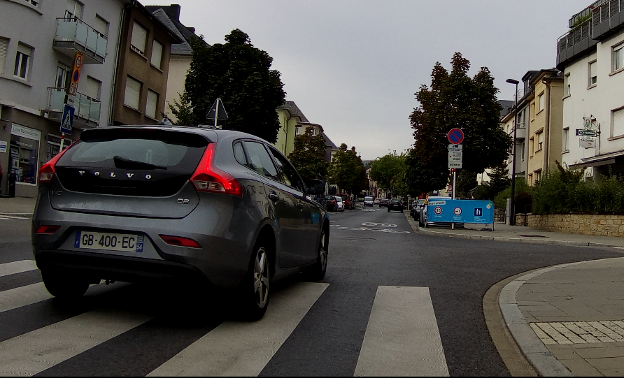 marcgerges's tweet photo. Mat dem Ofstand gett et och näischt, an Kräizungen sinn och keen Hindernis. #Flemm. #ruedestrevires #ruecyclablelux @CyclistSiggy @CityLuxembourg 2/2 https://t.co/nG1XRhfweG