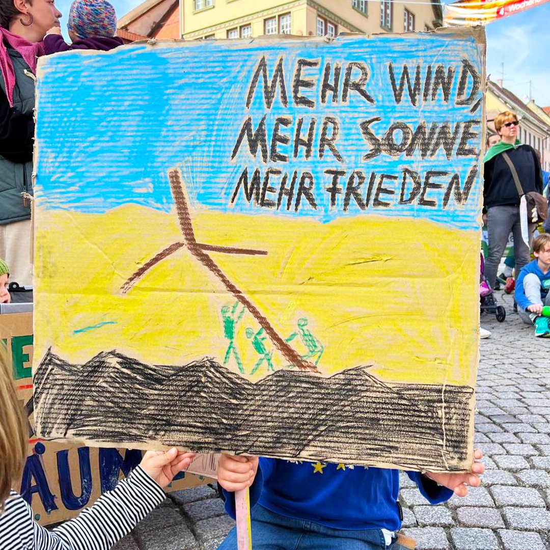 micha_bloss's tweet photo. Dieses Plakat von den Kids beim Klimastreik ist 💚🥹 https://t.co/IQTaqJt3Du
