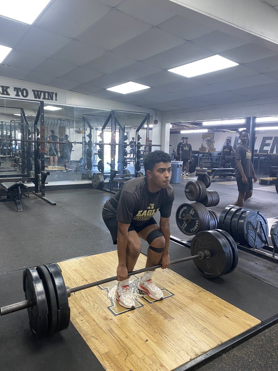 EagleBoysSoccer's tweet photo. Putting in that leg work after school yesterday! #letsgo #weliftweights https://t.co/wa46wGENoc