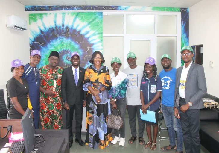 RotaractD9110ng's tweet photo. COURTESY VISITATION TO THE HONORABLE COMMISSIONER, MINISTRY OF CULTURE &amp; TOURISM, OGUN STATE 

The DRR, @RotaractD9110ng Nigeria, Rtr. Abdullahi AFOLABI, led  team of Imaginative Rotaractors on a courtesy visitation to the Honorable Commissioner Ministry of Culture &amp; Tourism

1/6 https://t.co/0zsbBmXo3T