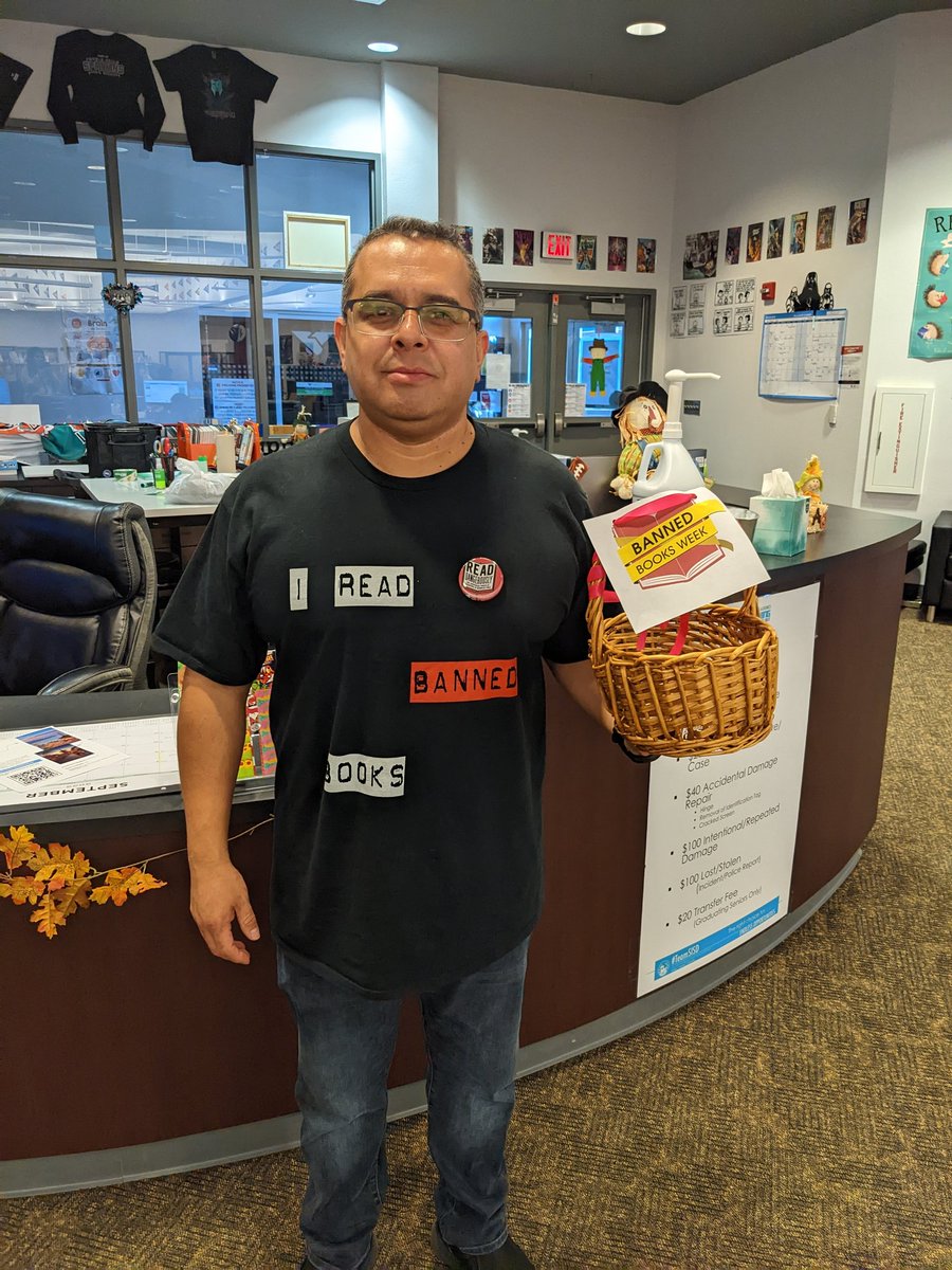 Quijas_PHHS's tweet photo. As we finish off #HoCoweek at #PHHS, we don't want to forget that this is also #Bannedbookweek. Your #Phhslibrary was handing out buttons to promote banned books. #SISD_Libraries https://t.co/rZC7l6xh5C
