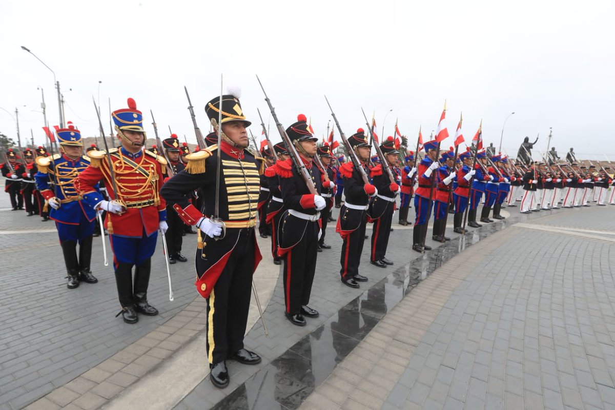 MindefPeru's tweet photo. Ministro de Defensa, @RichardTineo_, participa en la Ceremonia Central por el Día de las Fuerzas Armadas y Homenaje a la Señora de la Merced, Gran Mariscala y Patrona de Armas del Perú que lidera el presidente de la República, @PedroCastilloTe, en la Plaza de la Bandera. (1/2) https://t.co/ozgf0Glxu9