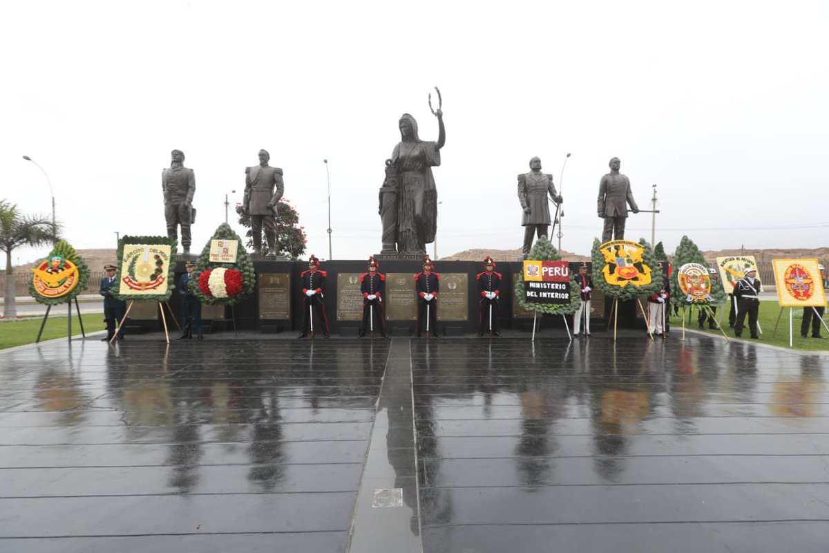 MindefPeru's tweet photo. Ministro de Defensa, @RichardTineo_, participa en la Ceremonia Central por el Día de las Fuerzas Armadas y Homenaje a la Señora de la Merced, Gran Mariscala y Patrona de Armas del Perú que lidera el presidente de la República, @PedroCastilloTe, en la Plaza de la Bandera. (1/2) https://t.co/ozgf0Glxu9