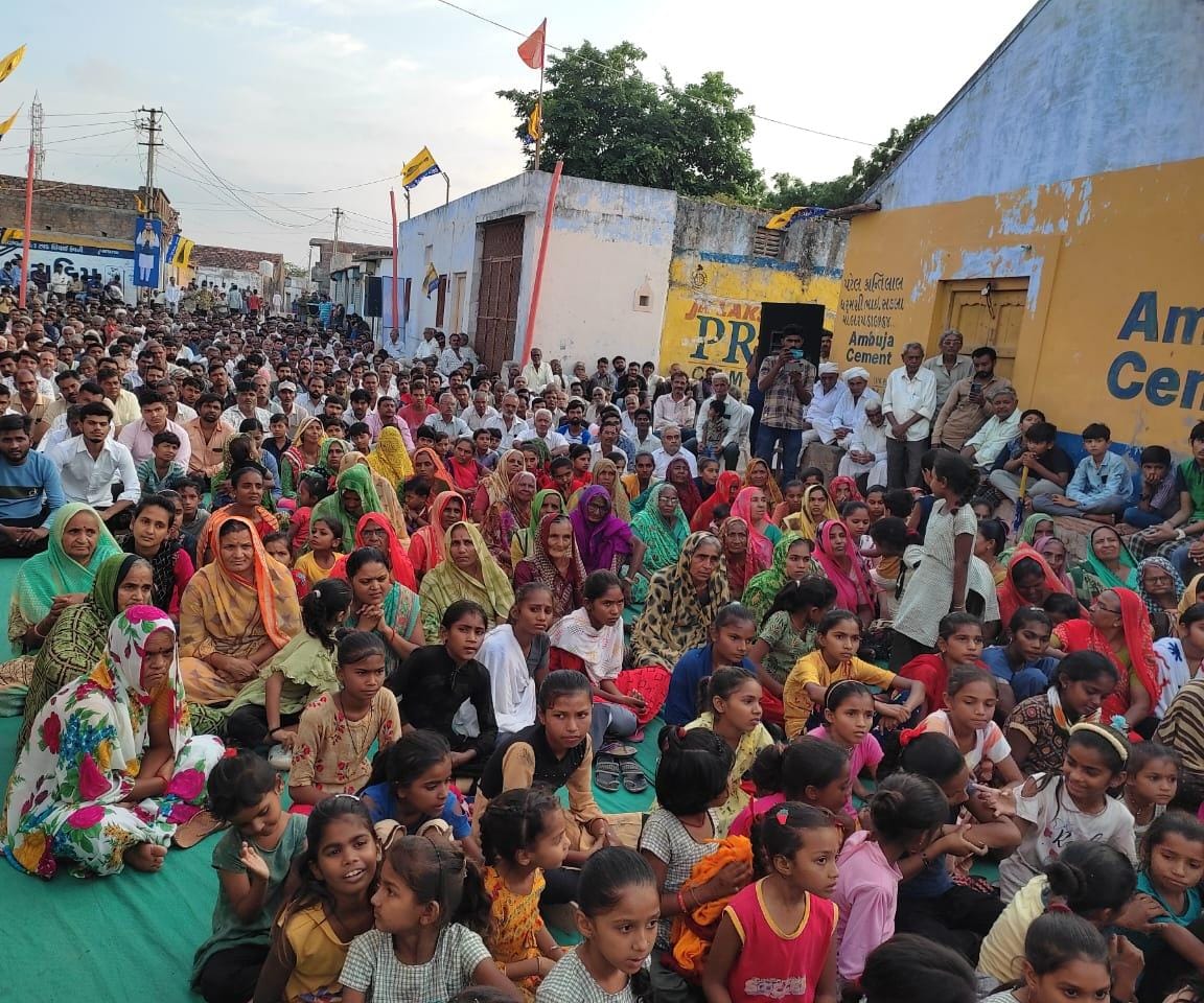 Gopal_Italia's tweet photo. Small village Jansabha at village 'Sadala' https://t.co/0nUSaIAKOS