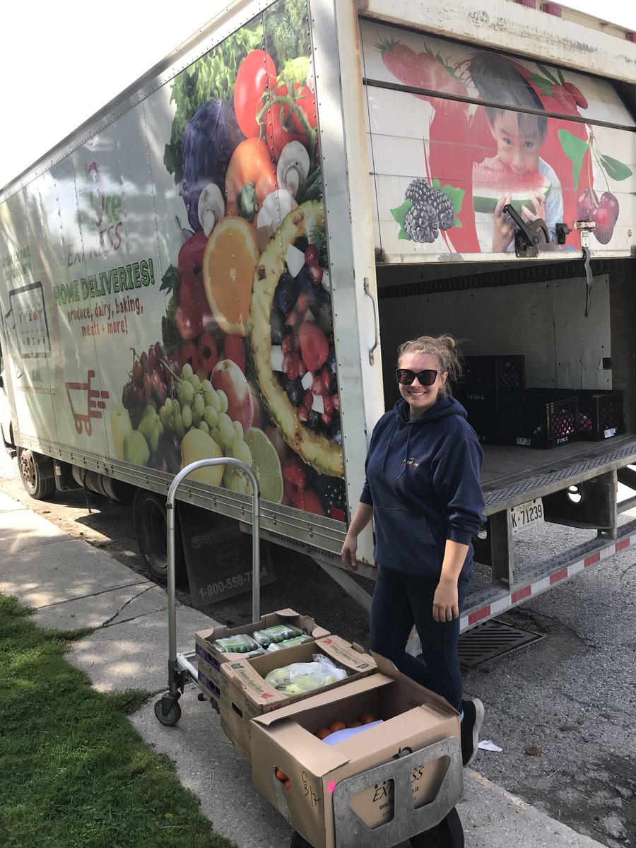Thanks to @OSNPSouthwest in partnership with Produce Express, our SFD schools received their first weekly produce delivery of YUMMY pears, clementines &amp; mini cucumbers. Thanks for your support in keeping our students well-nourished &amp; ready to learn. #osnpsw #fresherproduce #tvdsb
