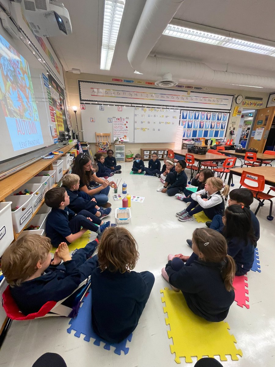 MrsWhaley_'s tweet photo. #AutumnLeaf #PrintArt! 🎨🍂We had so much fun collecting leaves, mixing #PrimaryColours to make #SecondaryColours and #PrintMaking with paint and God’s creations. #HCDSBVisualArts @HCDSB @StPaul_CES https://t.co/P4gMJLDOWZ