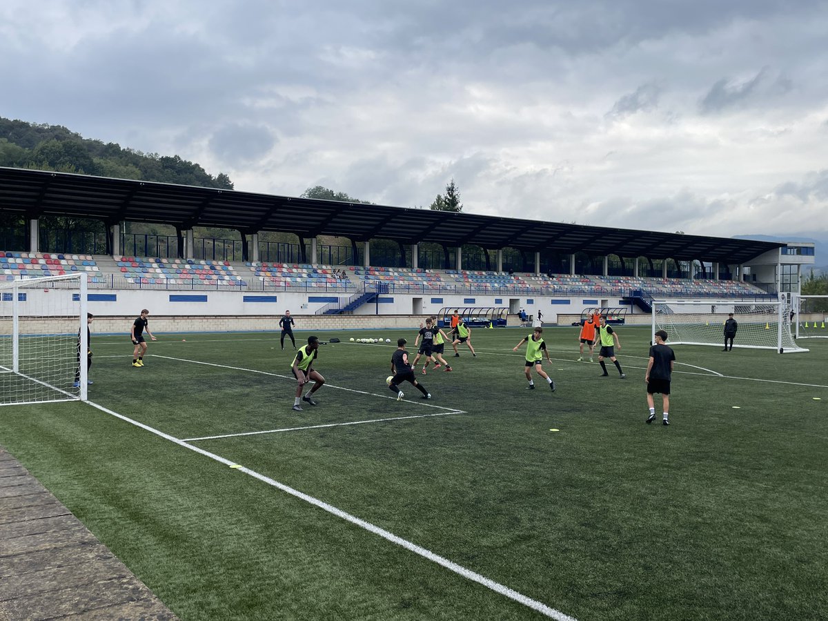 CulturalDurango's tweet photo. ⚽️ Ostiral arratsaldea… Viernes tarde

#aupacultu #cadeteA #ligavascacadete https://t.co/U70z3wmN4f