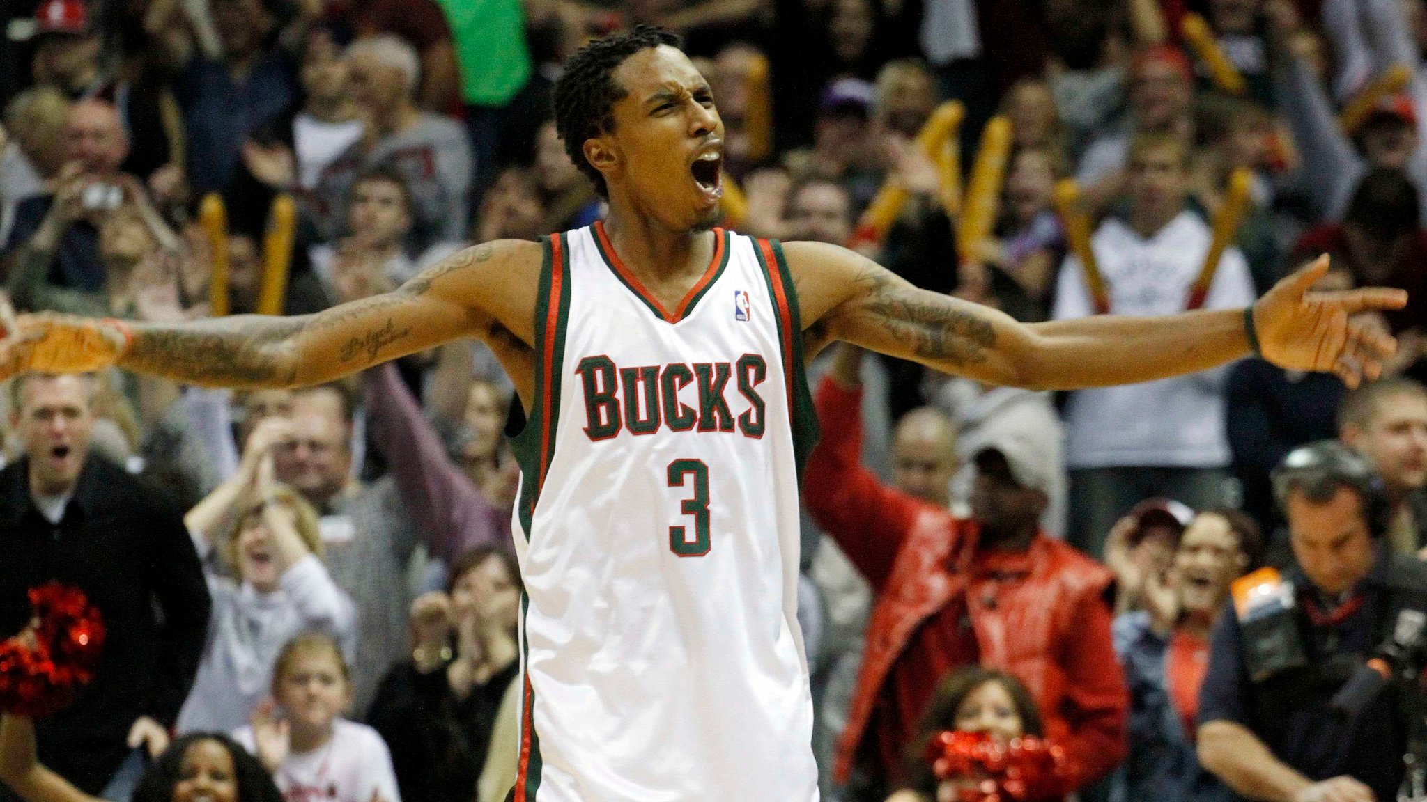 Happy birthday to the always electric Brandon Jennings  