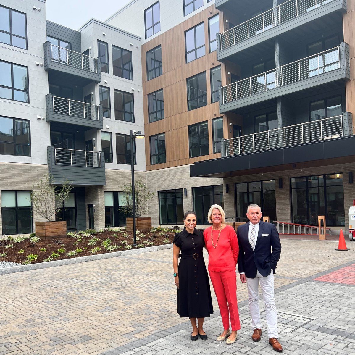 WaterstoneLex's tweet image. How many "likes" can we get for how well #WaterstoneOfLexington is coming together?! 👍

Executive Director Arzu Leblanc says it best: “Waterstone of Lexington looks amazing. We are almost ready to welcome our residents at the end of October!"