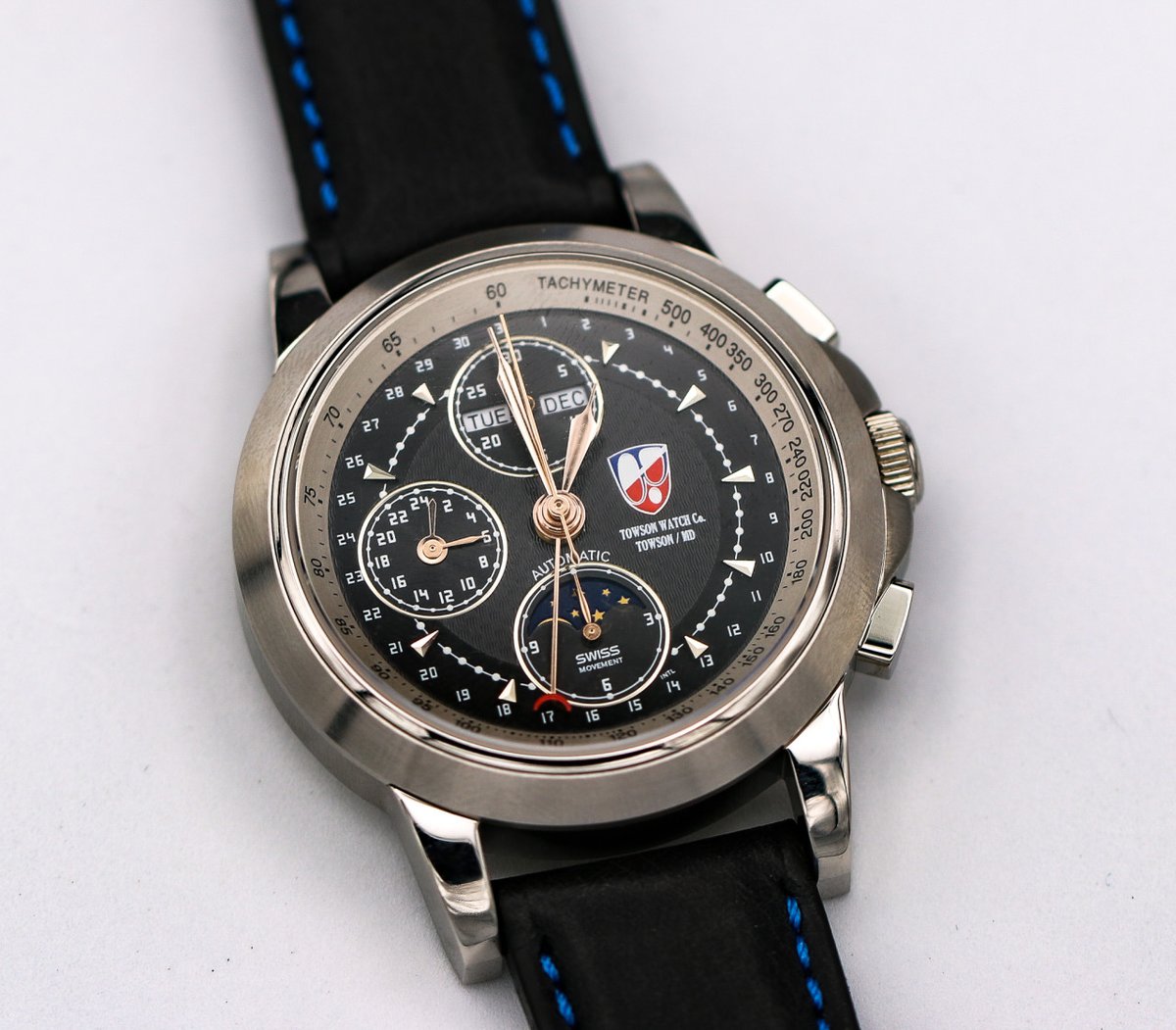 TowsonWatches's tweet photo. The blue-stitched Nappa leather strap balances well with the moonphase, while the red-stitched strap comes together with the TWC shield. There's many options and it may be ... #tachymeter #missionM250 #towsonwatchco #watchfam #watchcollector #triplecalendar #chronograph #custom https://t.co/J3k6J7x7ko