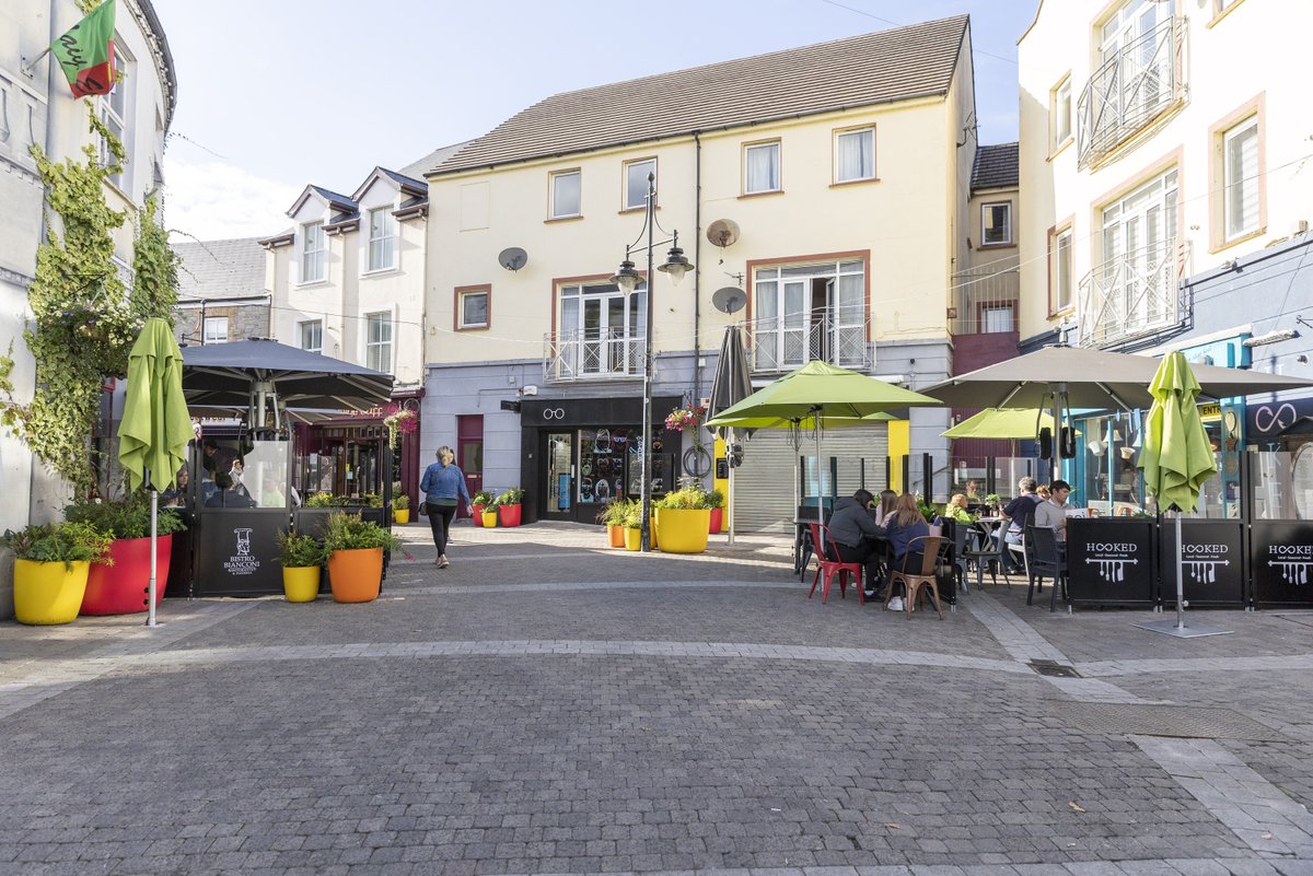 Mayor of Borough District of Sligo MD, Cllr Tom MacSharry officially opened the @Failte_Ireland funded Tobergal Lane Outdoor Dining Area, today Friday 22nd Sept. sligococo.ie/News/TobergalL… @SligoBID @Sligo @FoxContracts97 @OceanFmIreland @sligoweekender @SligoChampion