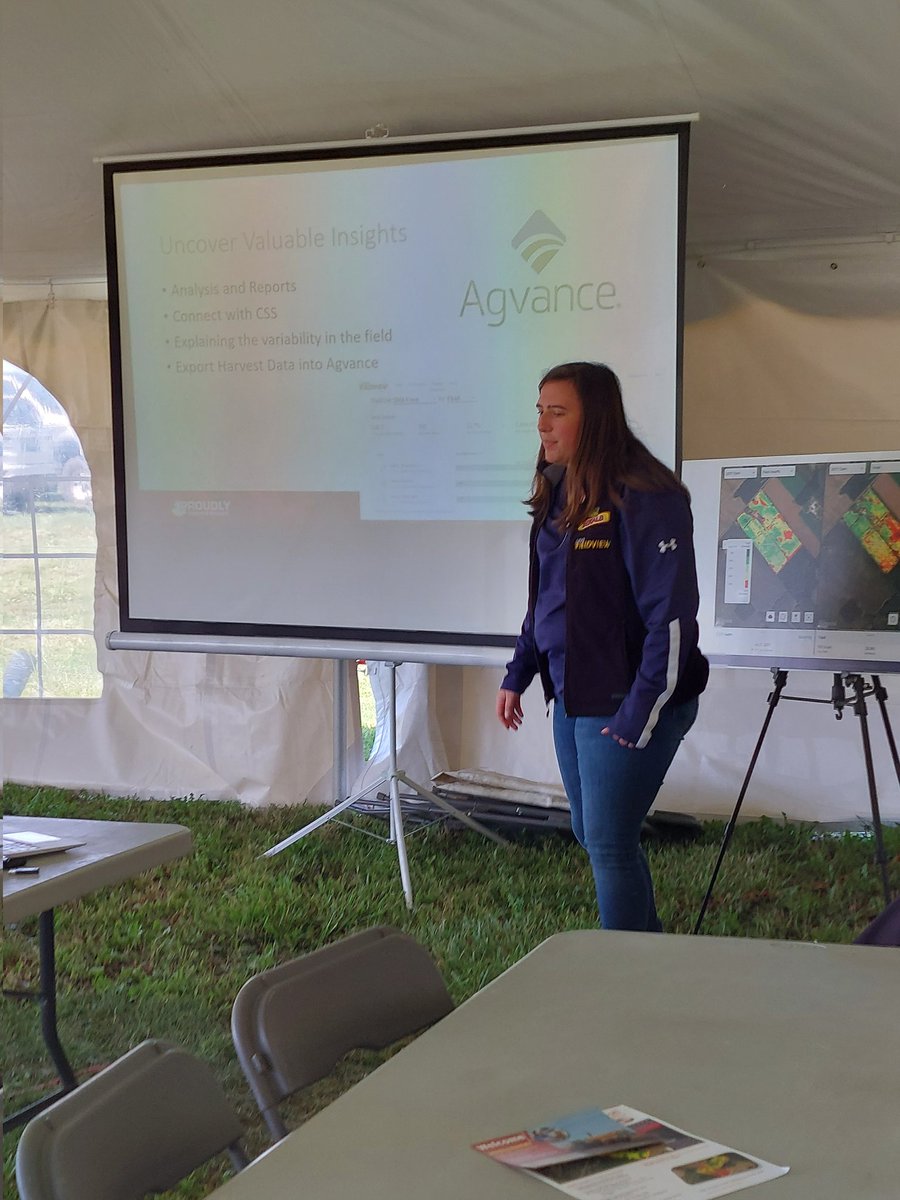 svandehogen's tweet photo. @Jess_AGRIS of @agrisagronomy showing yield maps and wireless interaction with @FieldViewCanada at our #agrismifield technology days, wrapping up the last session of 2 informative days!! https://t.co/db0oN3aKZQ
