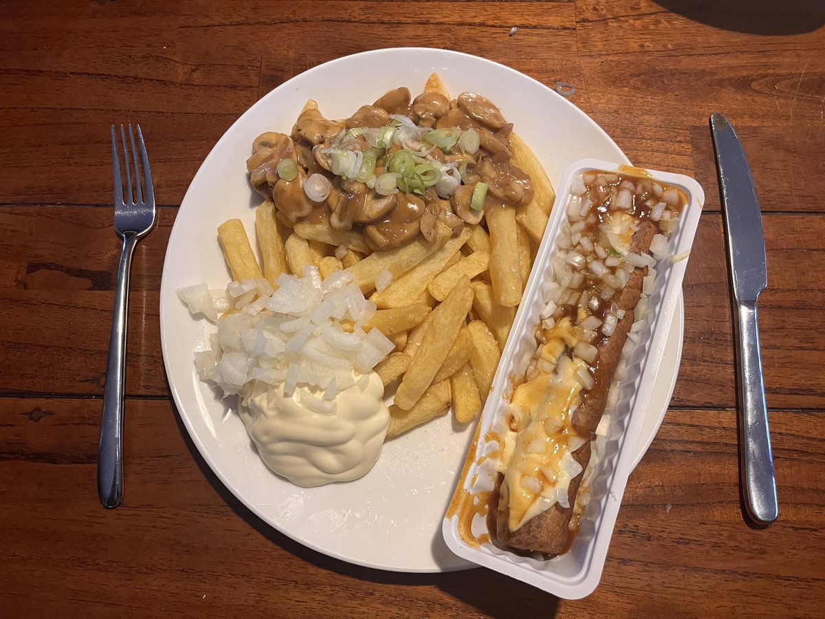 merchandise's tweet photo. #jackkookt #depuber #frietvandefriettent 

(Kon het niet laten om effe champignonsaus te maken) https://t.co/sH61KtinQI