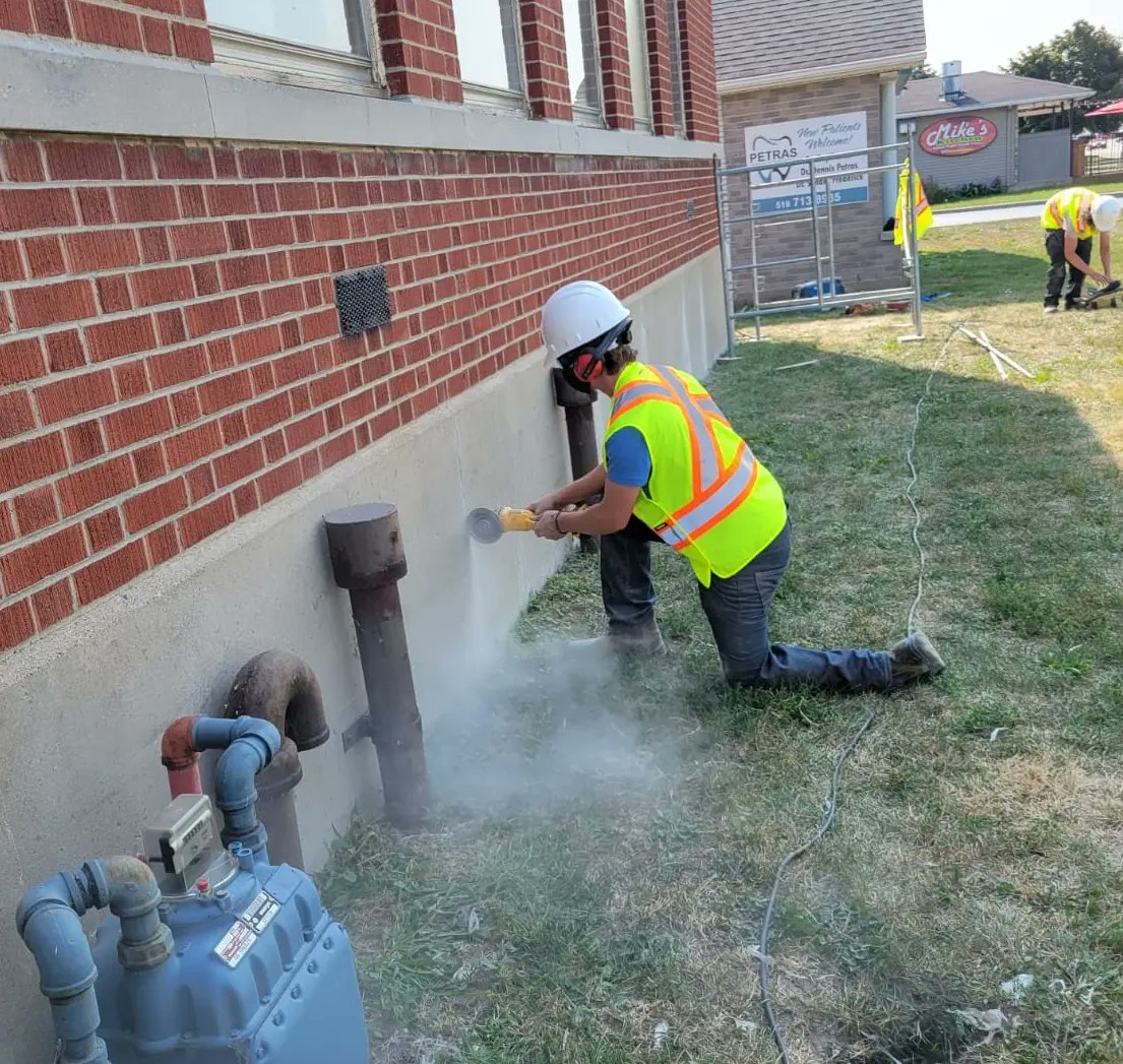 pjmasonry's tweet photo. #exterior #Brick #restoration  underway at the #bellbuilding in #amherstburgontario #yqg  #windsorontario  #masonry  #jocey_at_pjmasonry https://t.co/pHc9CPB3Fp