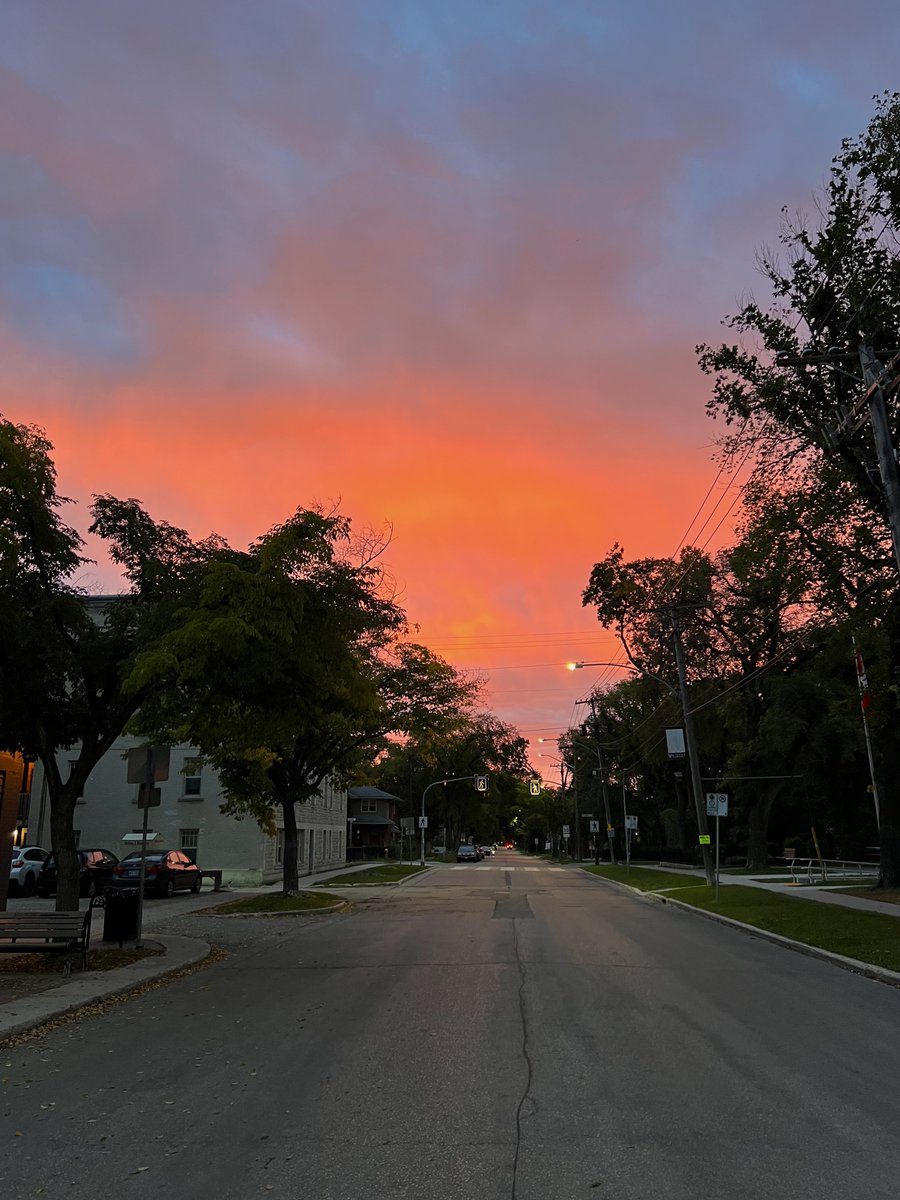 michaeljpblatz's tweet photo. anyways here’s this morning’s sunrise https://t.co/Ipl9txFTy2