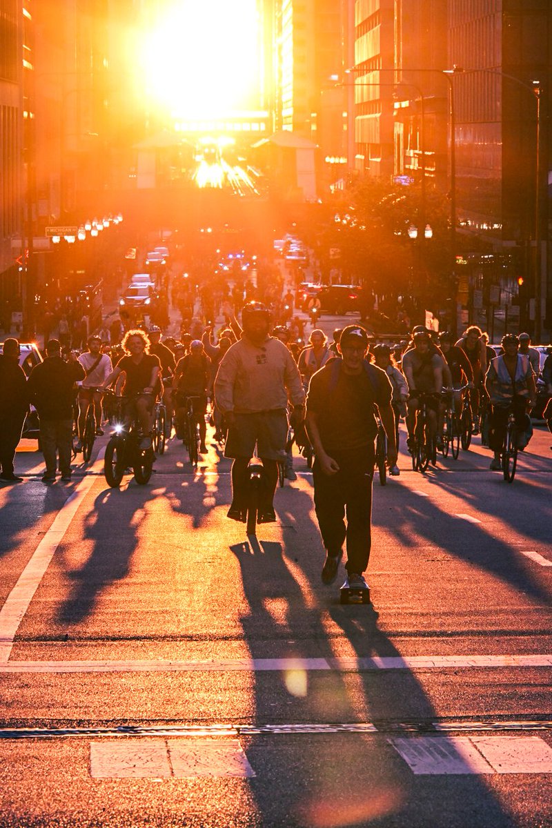 joelqvisuals's tweet photo. ☀️Chicago Henge x @bikegridnow photos #chicagohenge #AutumnEquinox #sunset https://t.co/D15CYaddG2