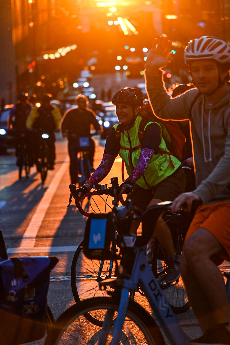 joelqvisuals's tweet photo. ☀️Chicago Henge x @bikegridnow photos #chicagohenge #AutumnEquinox #sunset https://t.co/D15CYaddG2