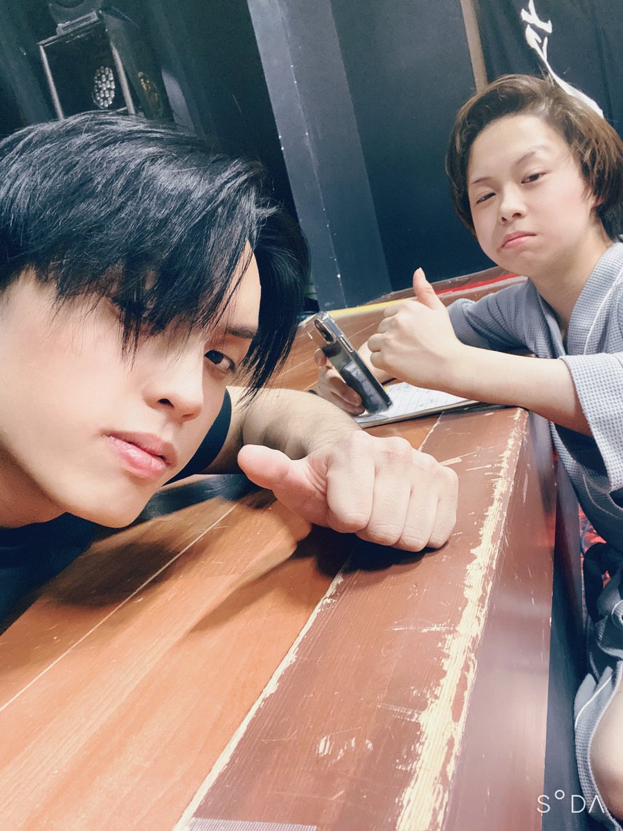 YuusakuMusashi's tweet photo. まだ打ち合わせ終わらないな〜！
でもこの時間が好きなんだよな〜！

明日...というかもう今日！祐作＆旺芸W祭り‼️昼夜お芝居変わります^_^

是非！是非‼️みにきてください🙏 https://t.co/muQfQ9Kpne
