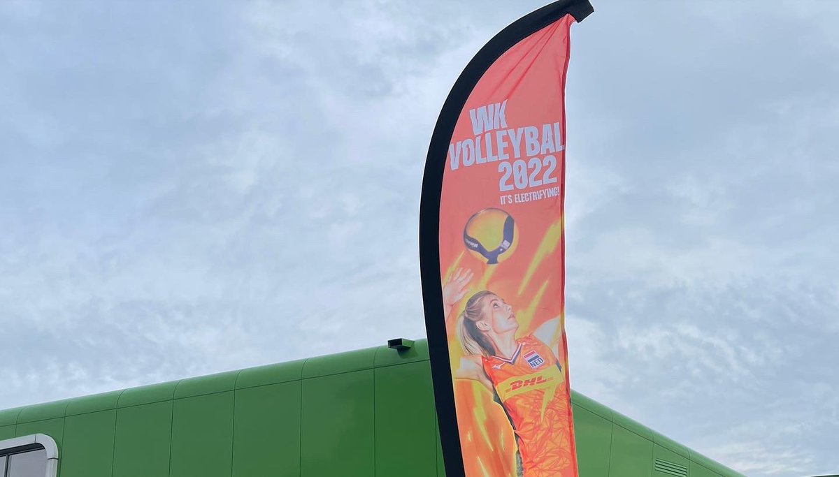 MijntjePluimers's tweet photo. #Sporten en bewegen zijn leuk en gezond! Ihkv #WKVolleybalVrouwen en volleybalclinics vandaag namens college ‘eerste opslag’ mogen doen met toppers v @SSSBarneveld en @SDSVoorthuizen Blije kinderen #DeVogelhorst zó enthousiast en lekker aan de slag! 🏐 Vele scholen doen mee! https://t.co/ThfUuN5wZu