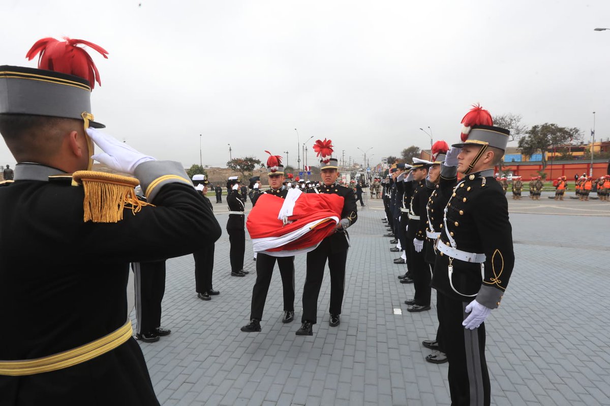 MindefPeru's tweet photo. Ministro de Defensa, @RichardTineo_, participa en la Ceremonia Central por el Día de las Fuerzas Armadas y Homenaje a la Señora de la Merced, Gran Mariscala y Patrona de Armas del Perú que lidera el presidente de la República, @PedroCastilloTe, en la Plaza de la Bandera. (1/2) https://t.co/ozgf0Glxu9