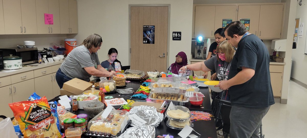 anafg28's tweet photo. It's such a good feeling seeing everyone enjoying & celebrating Hispanic Culture together #SpringCreekWay
#hispanicheritagemonth #mesdelahispanidad https://t.co/nIBSxvA9xj
