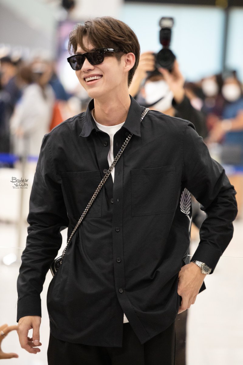 Brightwin_twfc's tweet photo. Safe flight ✈️ Bright🥰

❌Don't edit again and cut our logo.
❌Pls indicate the source.

#BrightReadyForLondon
#bbrightvc https://t.co/m2YmKcUyai