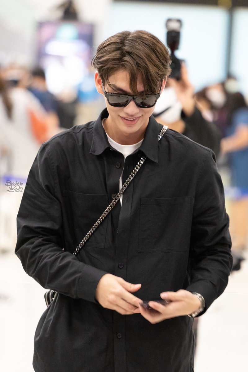 Brightwin_twfc's tweet photo. Safe flight ✈️ Bright🥰

❌Don't edit again and cut our logo.
❌Pls indicate the source.

#BrightReadyForLondon
#bbrightvc https://t.co/m2YmKcUyai