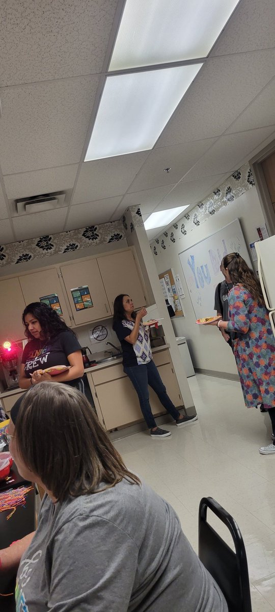 anafg28's tweet photo. It's such a good feeling seeing everyone enjoying & celebrating Hispanic Culture together #SpringCreekWay
#hispanicheritagemonth #mesdelahispanidad https://t.co/nIBSxvA9xj