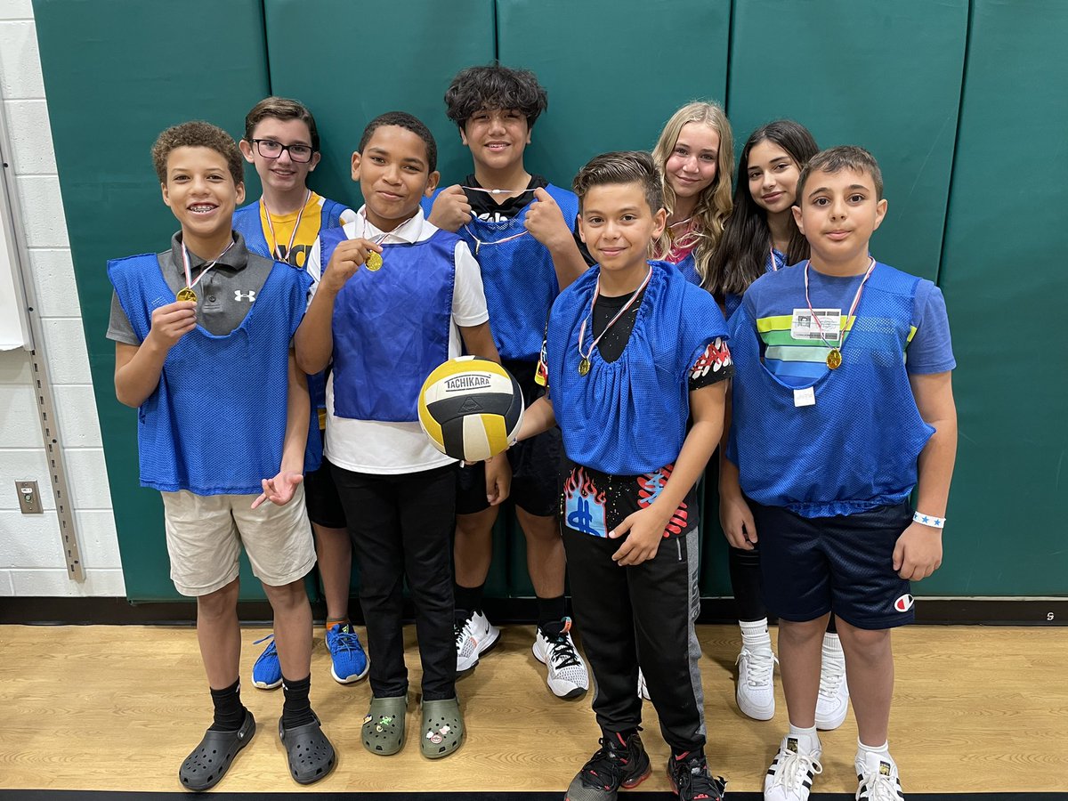 CMS_Bass's tweet photo. Halfway through our Championship Friday!!! These teams displayed great #LeaderInPE traits and teamwork. Way to go @CorkscrewMiddle Hawks! #Newcombe #ccpsfamily #EnthusiasmThruTheRoof https://t.co/PV83BZOkJp