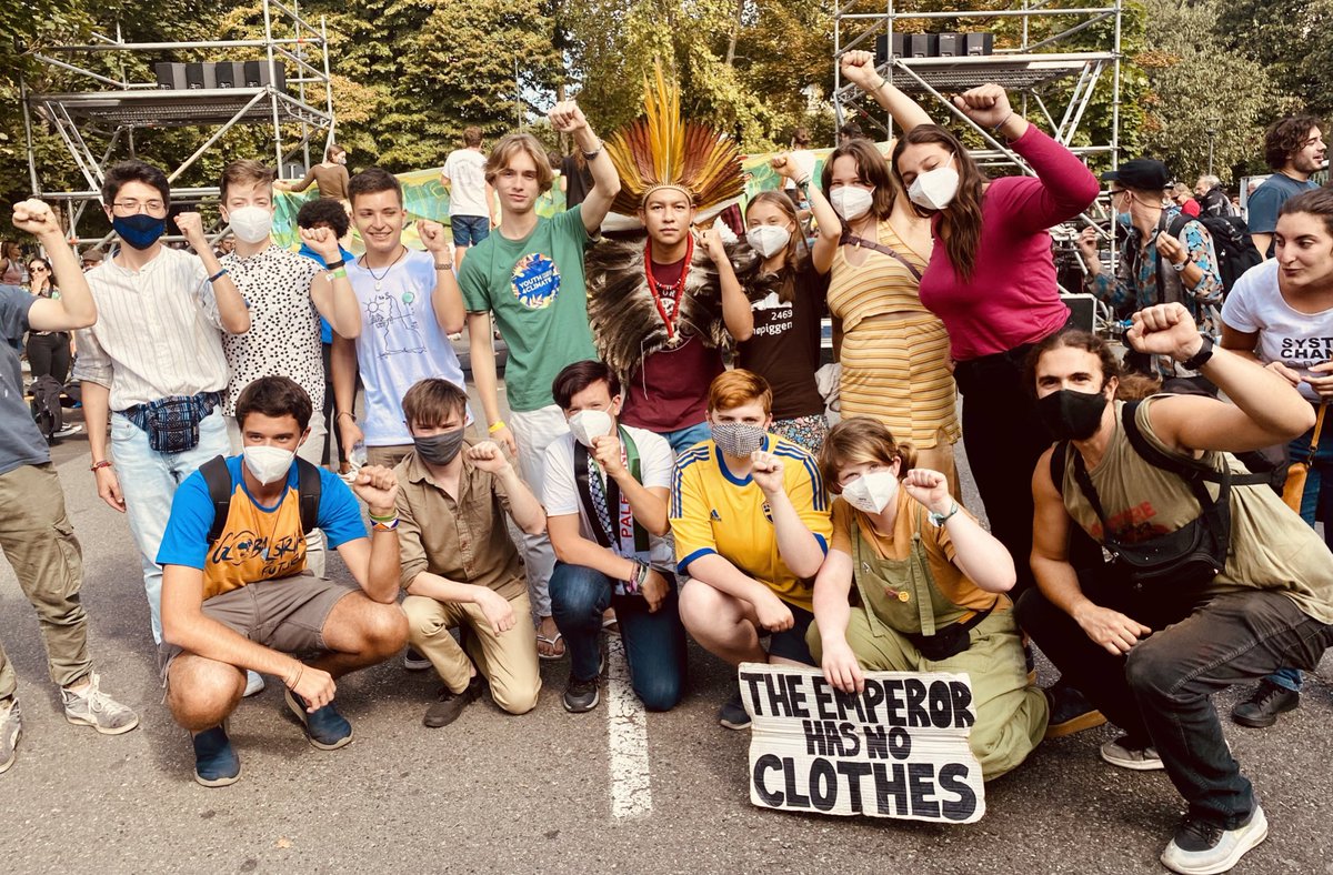 DabroJohnny's tweet photo. 💪On the #ClimateAction Day it’s crucial to remeber that it’s not the Earth which belongs to us, but it’s us who belong to the Earth. Let’s fight for this planet, it’s worth it and it will always be🌎

📸: Milan🇮🇹, one year ago during @Y4Cofficial Conference https://t.co/NNdNgUGZM2