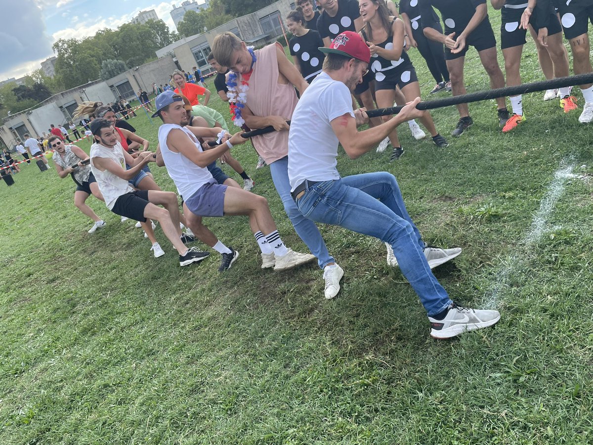 SportManaLyon1's tweet photo. Nouvelle année universitaire et nouvelles olympiades du MOS pour nos étudiants de Master 1 et 2 pour se retrouver, se connaître et partager l’#espritmos. https://t.co/Vw6UkbHJEl à étudier ! NB: victoire finale des Nous, MOS et méchants! Bienvenue à toutes et tous! https://t.co/1SZ11TznWs