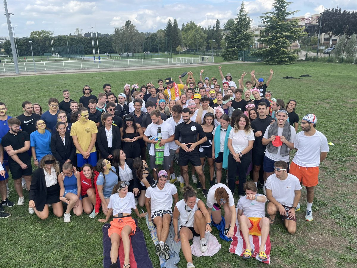 SportManaLyon1's tweet photo. Nouvelle année universitaire et nouvelles olympiades du MOS pour nos étudiants de Master 1 et 2 pour se retrouver, se connaître et partager l’#espritmos. https://t.co/Vw6UkbHJEl à étudier ! NB: victoire finale des Nous, MOS et méchants! Bienvenue à toutes et tous! https://t.co/1SZ11TznWs