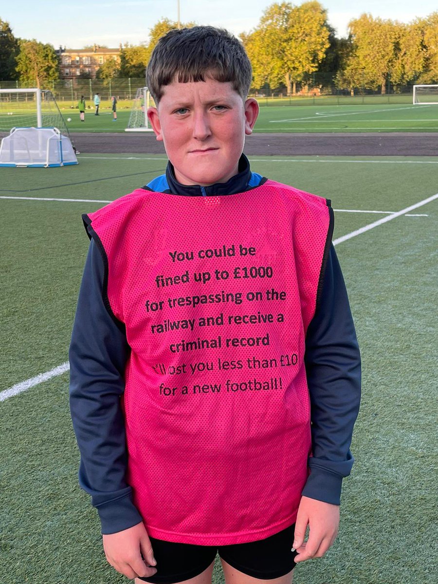 Finnart2007s's tweet photo. Our boys learning about important safety messages and discussing the dangers of train tracks and how much you will be fined “just get a new baw” @ScottishFA @ScotFAWest @NetworkRailSCOT @BTPWestScot @CorrieCampbell1 https://t.co/ZaSsmqAc2h