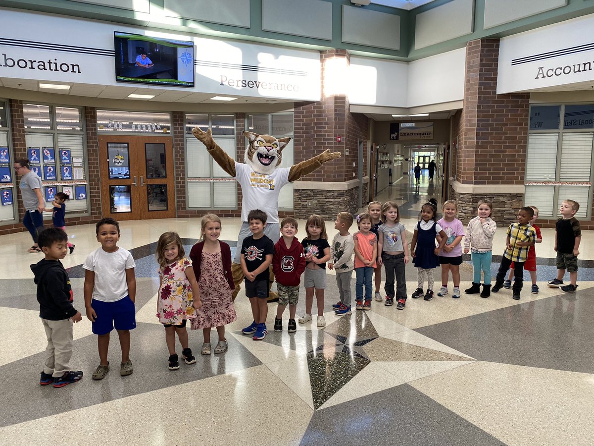 KristenSmalley1's tweet photo. Thanks @WileyWildcatLHS  for coming to see our Rangers today!! 💚🤎#oneRCE https://t.co/EllHZxmPFx