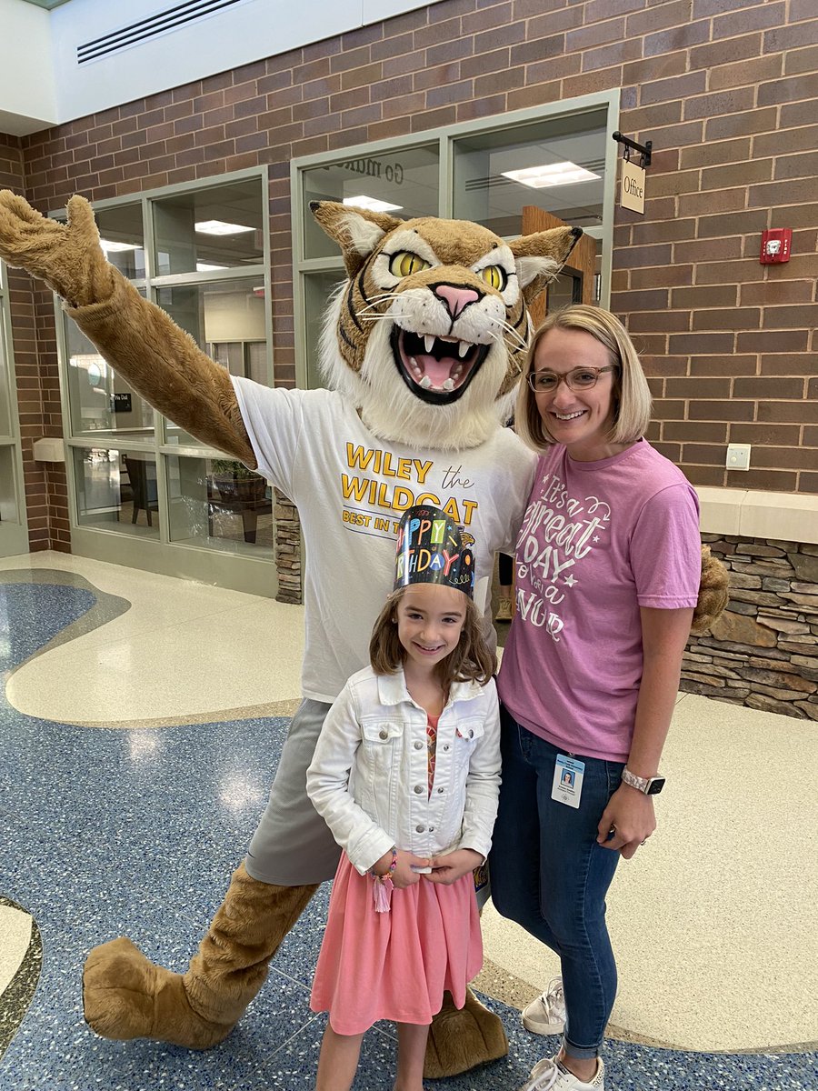 Thanks <a href="/WileyWildcatLHS/">Wiley the Wildcat</a>  for coming to see our Rangers today!! 💚🤎#oneRCE