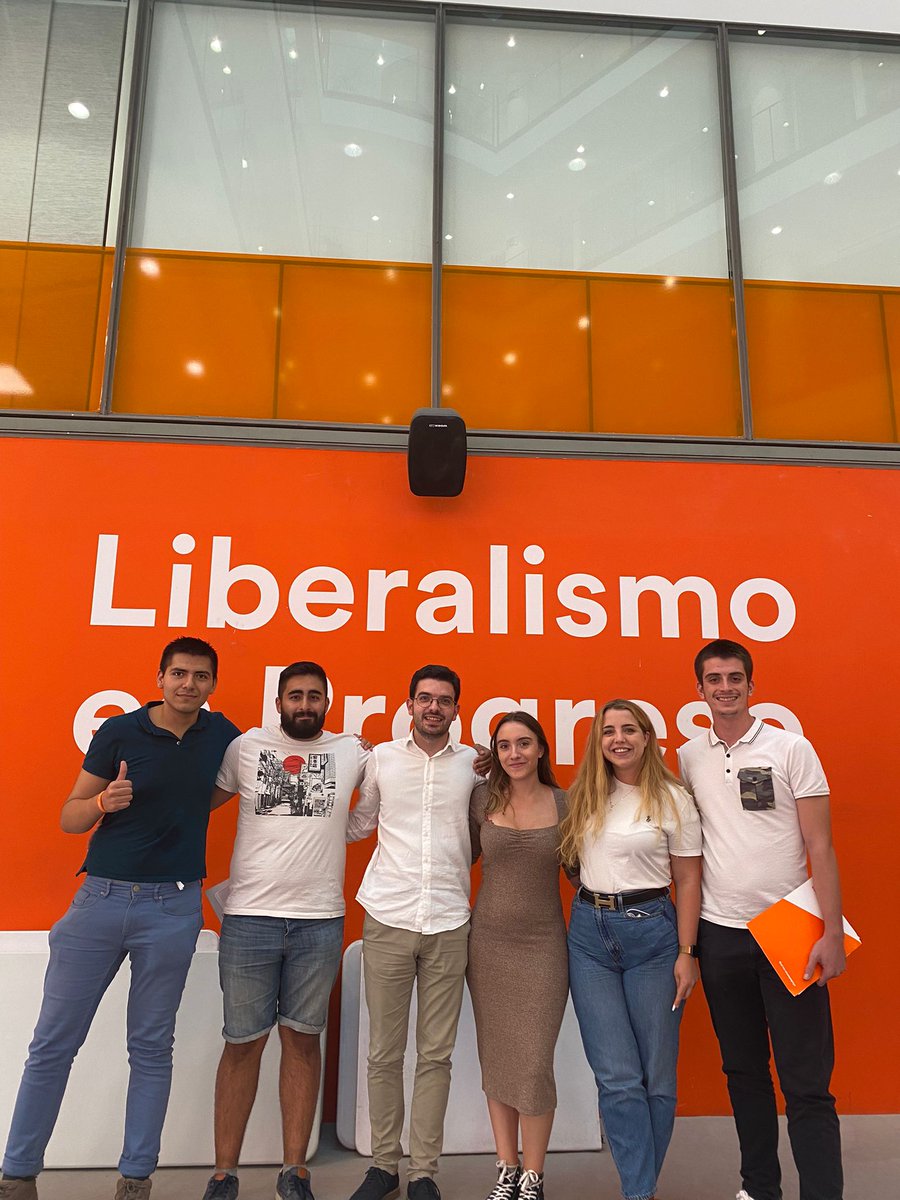 alegalicia0607's tweet photo. Listos para este debate #LaRebelionEmpiezaAhora #PrimariasJcs https://t.co/TlasQIYsoh