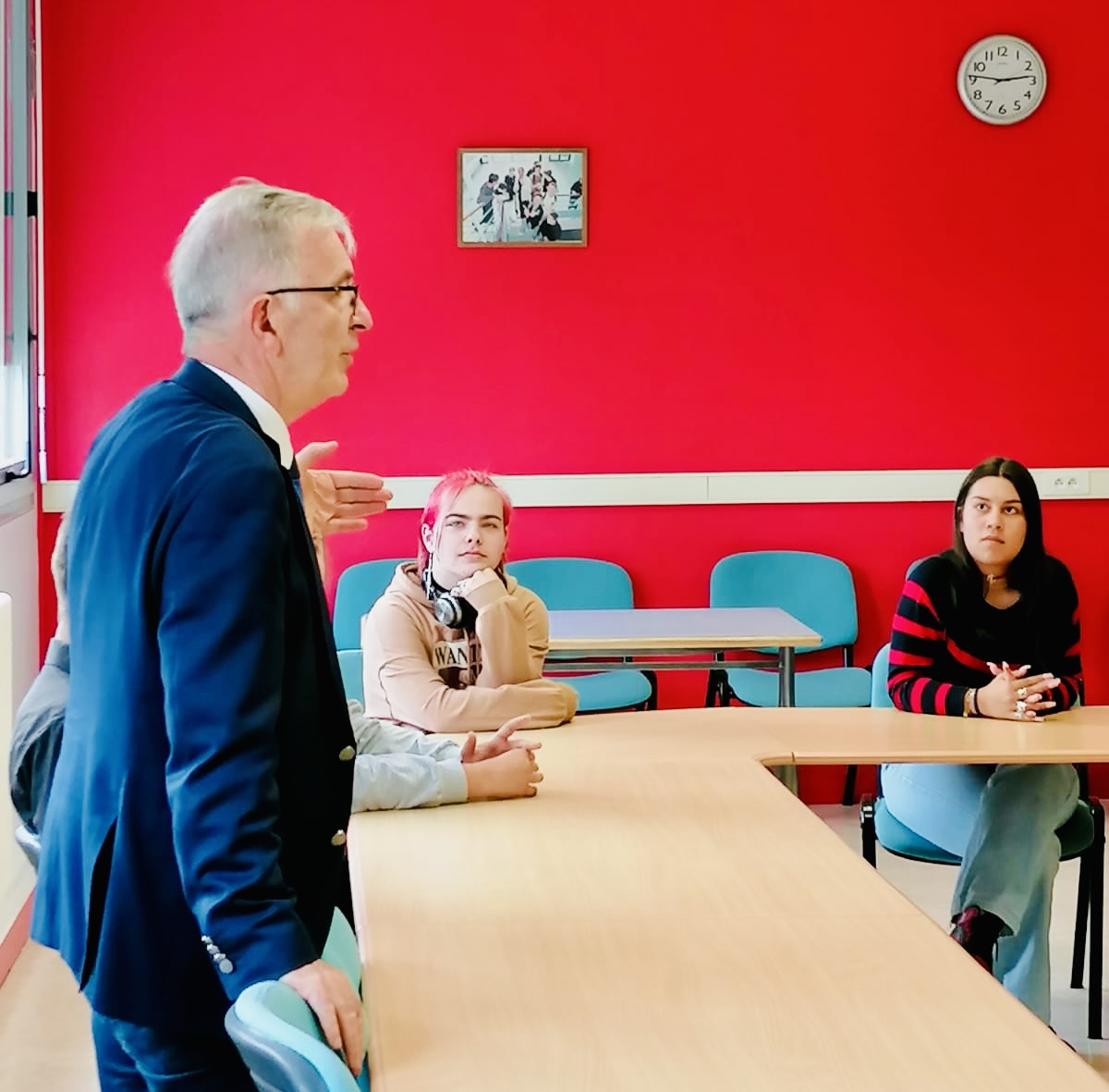 RCValdeLoire's tweet photo. #Lycées 🏫
↪️ Les visites des établissements du territoire par les élus de la @RCValdeLoire continuent : aujourd'hui, le Président @fbonneau était de passage au Lycée Gaudier-Brzeska de Saint-Jean-de-Braye (#Loiret) 👋
 
Votre Région et ses lycées ↙️
https://t.co/fUtVTdZmwd https://t.co/FD30X7qlP0