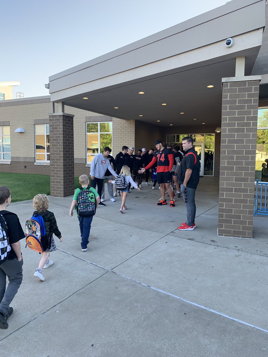 Anyone need a high five?  Thanks <a href="/WKUSports/">WKU Sports</a> <a href="/WKUFootball/">WKU Football</a> <a href="/WKU_Baseball/">WKU Baseball</a> <a href="/HilltopperCLIMB/">The Hilltopper CLIMB</a> for coming and starting off our day with High Fives!  Then coming and eating lunch with us. So thankful for all the excitement and fun your athletes bring to our students and staff!