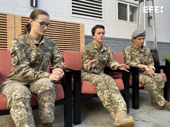 RCR750's tweet photo. #Combaten desde hace siete meses en las filas ucranianas contra Rusia 🇷🇺. Están convencidas de que ganarán la guerra, pero para lograrlo piden más ayuda de Estados Unidos y la necesitan antes del invierno. https://t.co/4Lr2nV3j5K